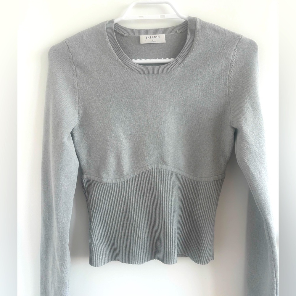 Babaton Light Gray Empire Knit Long Sleeve Sculpt Knit size Small